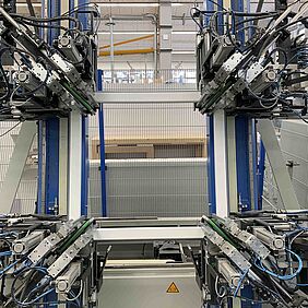 Eckverschweißen von Kunststoff-Fenstern. Bild: Veka