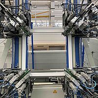 Eckverschweißen von Kunststoff-Fenstern. Bild: Veka