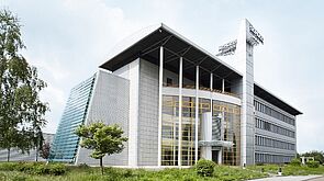 Das Headquarter der Schüco Polymer Technologies KG in Weißenfels. Das Headquarter der Schüco Polymer Technologies KG in Weißenfels.