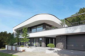 Schüco Designfreiheit für nahezu jede Gebäudearchitektur. Alle Bilder: Schüco Polymer Technologies Schüco Designfreiheit für nahezu jede Gebäudearchitektur. Alle Bilder: Schüco Polymer Technologies